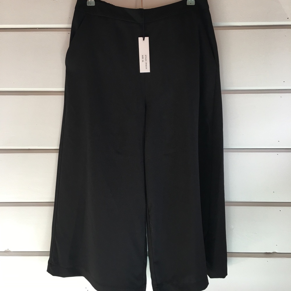 Black Elastic Waist Culottes with pockets!
